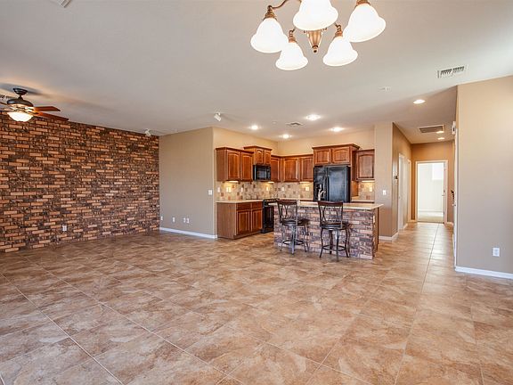 4th image of 2141 W Tallgrass Trl