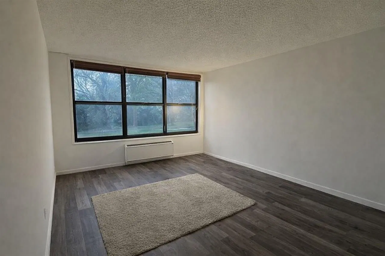 7002 Boulevard East — Photo 3