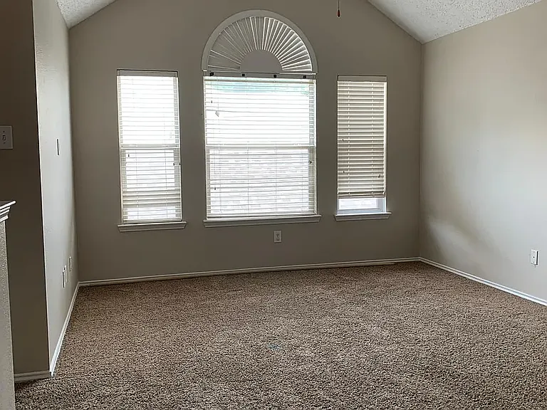 2028 Fox Glen Dr — Photo 20