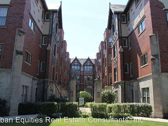 2nd image of 1639 W Touhy Ave APT 2