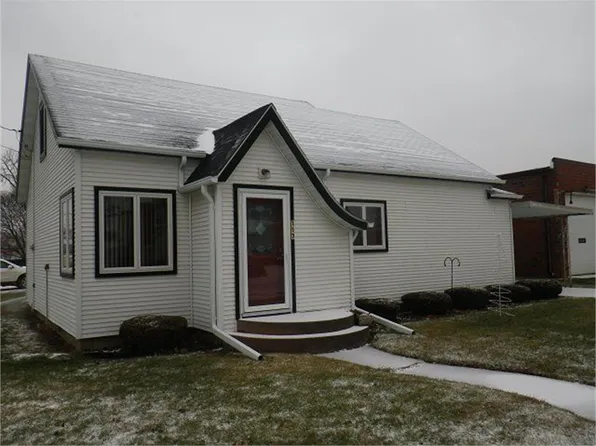 117 S Woodward Ave, Fredericksburg, IA 50630