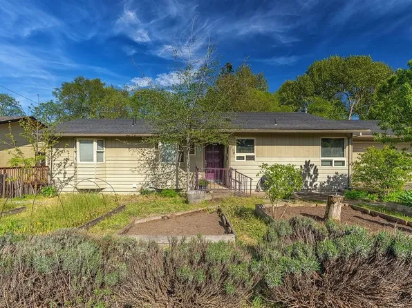 700 Helman St, Ashland, OR 97520