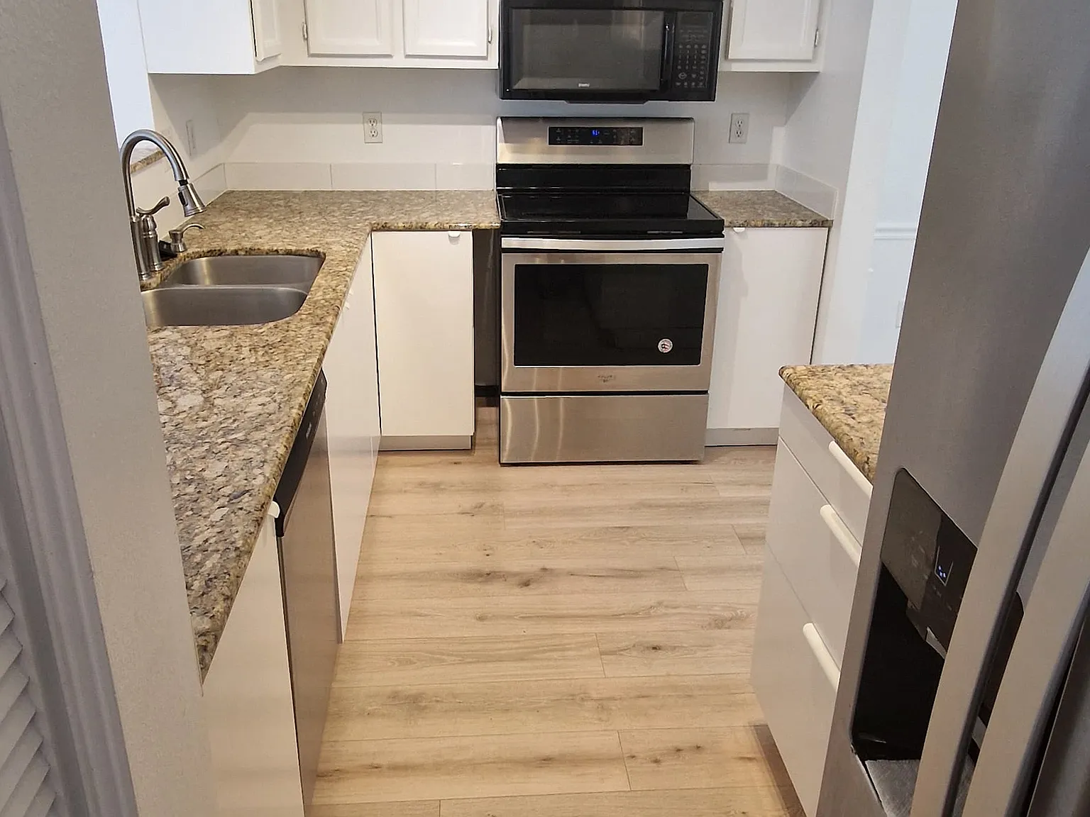 2 bed, 2.5 bath, 1400 sqft, $2,500 — Photo 4