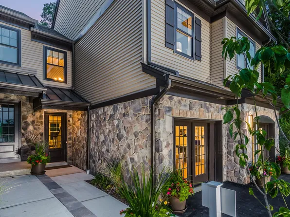 303 Mariners Point #303, Hopatcong, NJ 07843