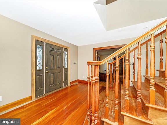 3rd image of 14924 Clear Spring Rd