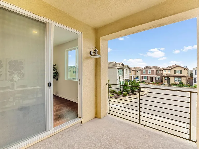 10946 International Dr — Photo 16