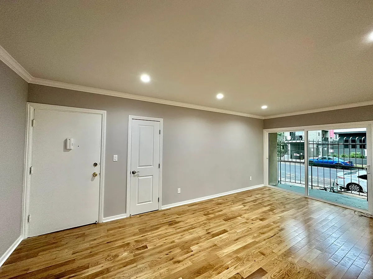 Building Photo - 7032 Lanewood Ave #101