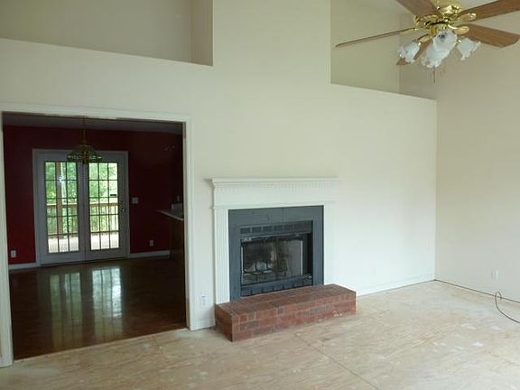 3rd image of 116 E Braxton Ln