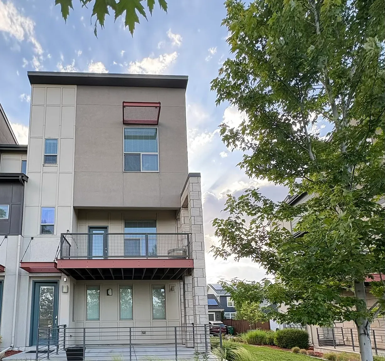 3 bed, 2.5 bath, 1657 sqft, $2,800 — Photo 1