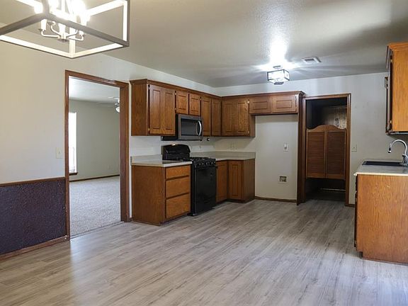 4th image of 1812 Candlewood Dr