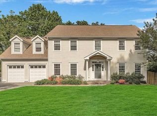 18 Old Wagon Rd, Old Greenwich, CT 06870