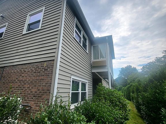4th image of 35 Cedarcliff Cir