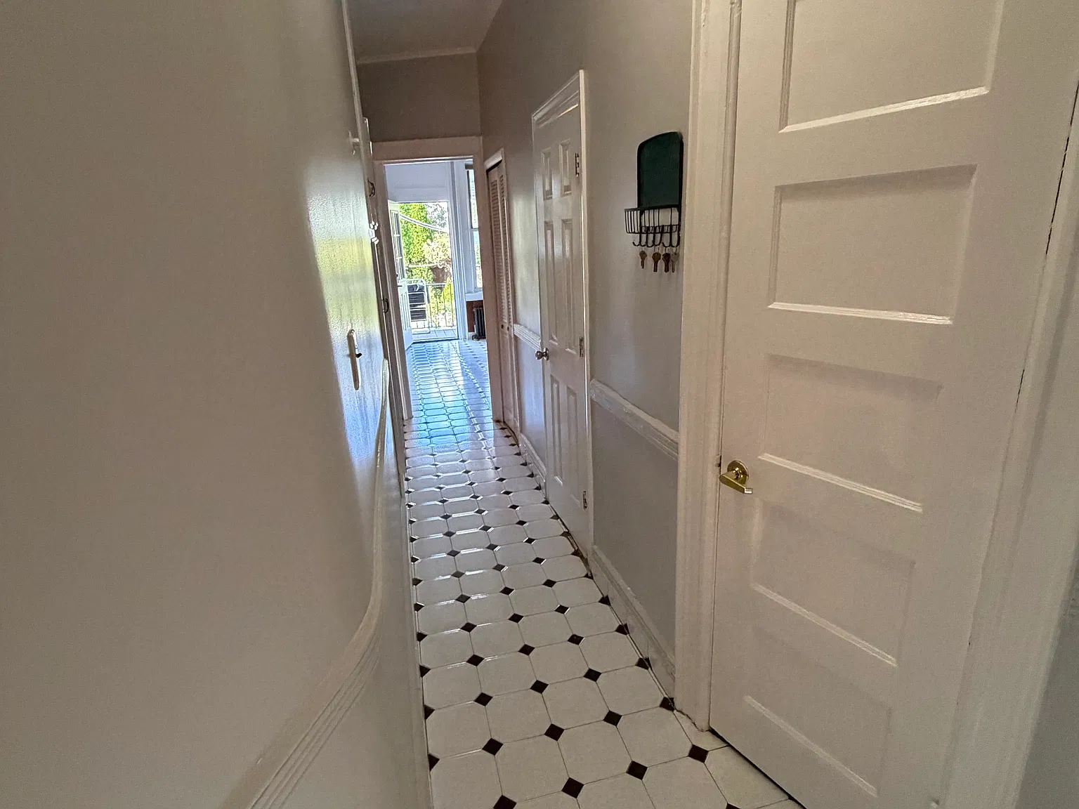 3 bed, 1000 sqft, $3,400 — Photo 4