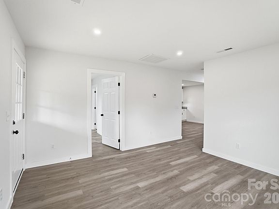 5th image of 512 3rd St