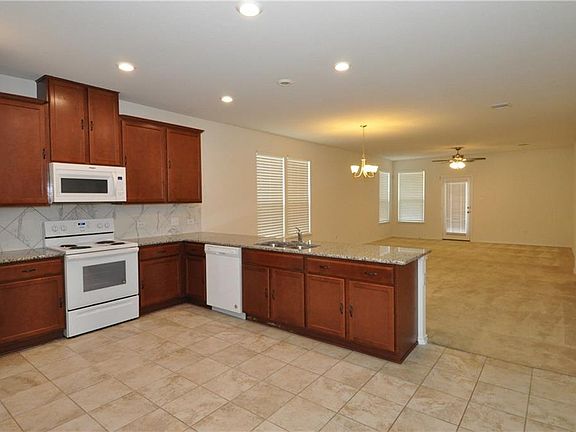 4th image of 16506 Brogan Ln