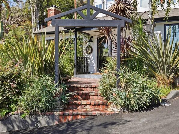 8555 Walnut Dr, Los Angeles, CA 90046