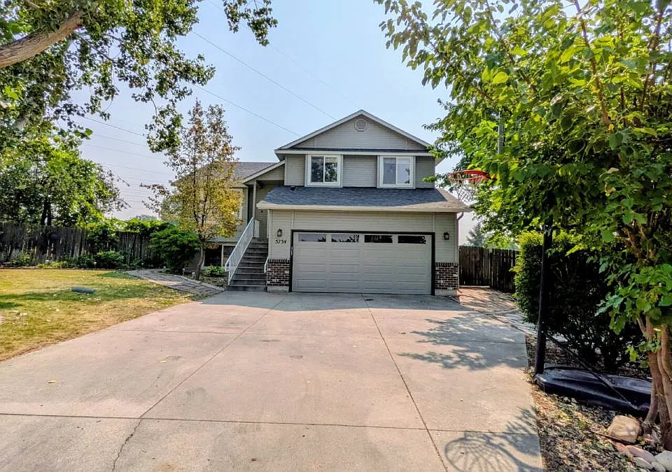 5734 S Hollyhock Pl