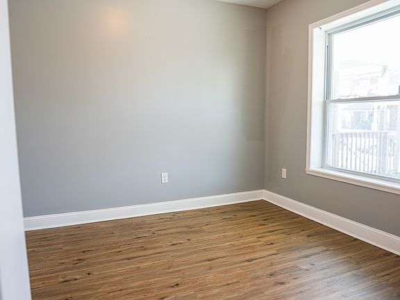 3rd image of 2213 Riggs Ave