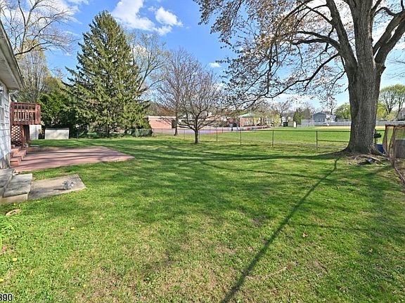 3rd image of 82 Arnot Pl