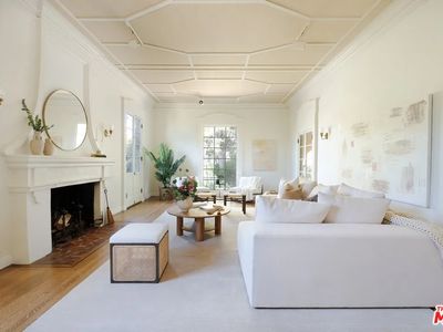 6421 Hayes Dr, Los Angeles, CA, 90048
