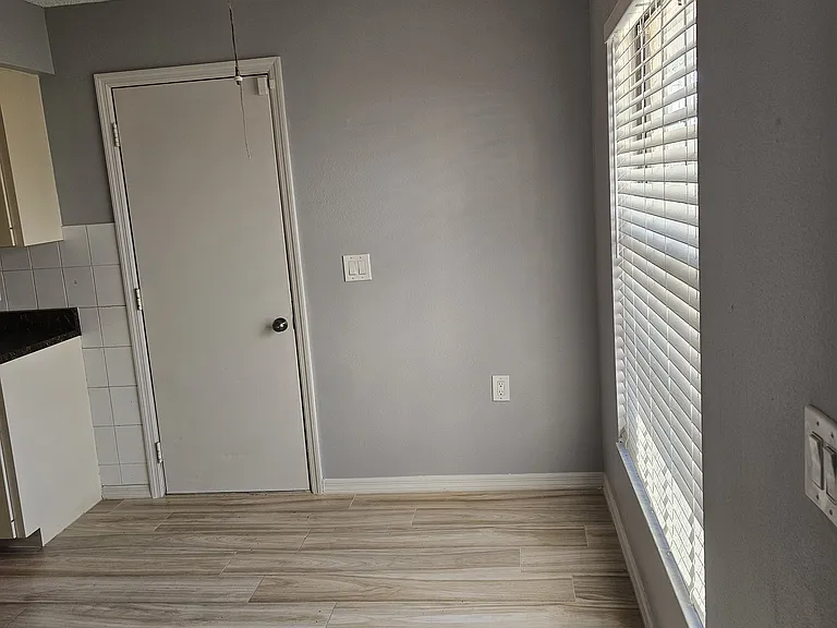 6391 Gateway Ave — Photo 9