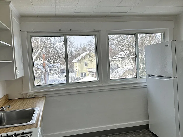 521 Adams St #5 — Photo 6
