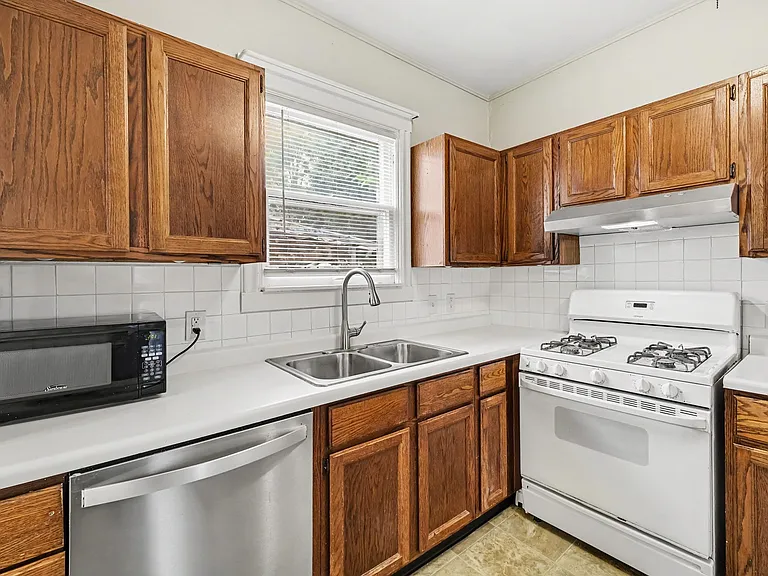 2125 Wealthy St SE #1 — Photo 17