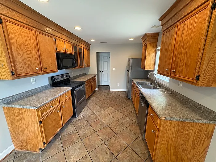 611 Toyota Dr — Photo 3
