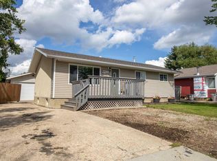 9922 83rd Ave, Grande Prairie, AB T8V 3T5