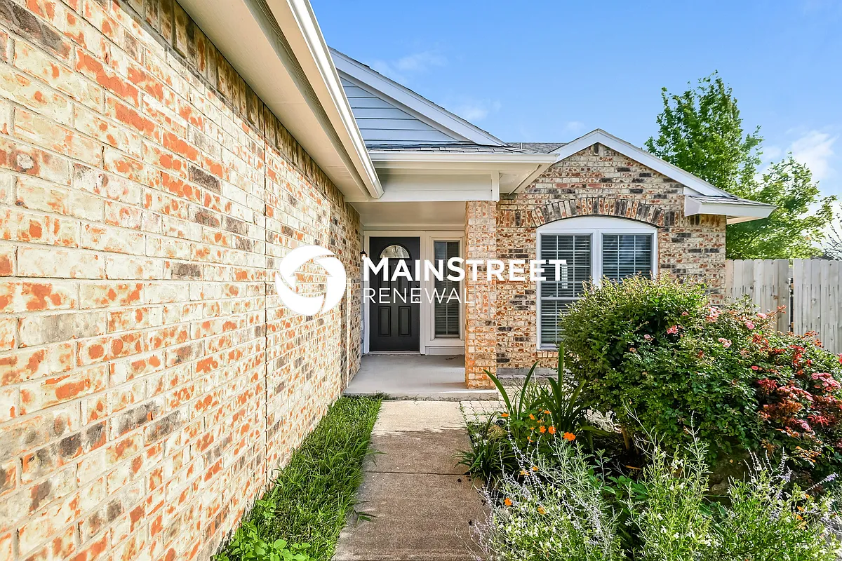 Front View - 209 Wilshire Dr