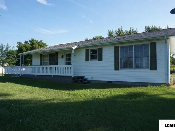 305 E Oak St, Broadwell, IL 62634