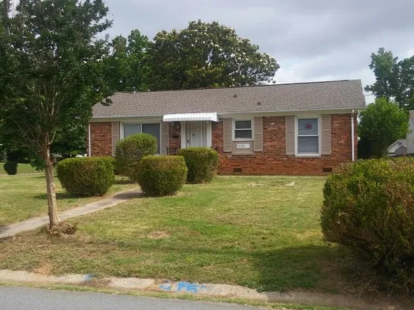 1320 Rollingwood Dr, Charlotte, NC 28217