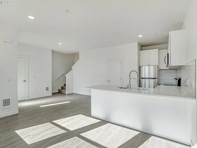 6845 N Montana Ave — Photo 39