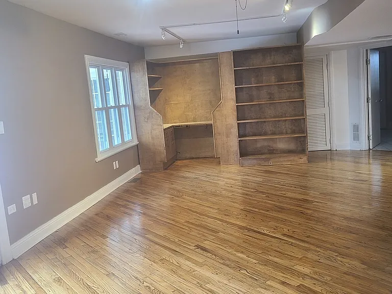 630 Whitney Ave — Photo 16