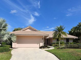 4 Carlisle Ct, Palm Beach Gardens, FL 33418