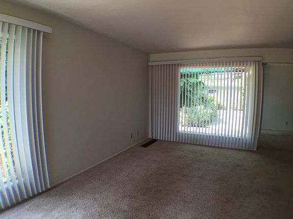 3rd image of 262 E Ave