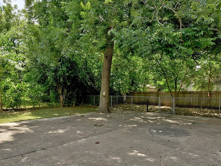 129 Coleman St — Photo 10