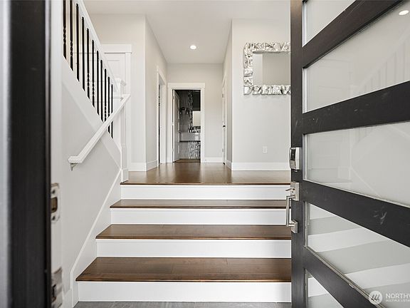 4th image of 1225 34th St