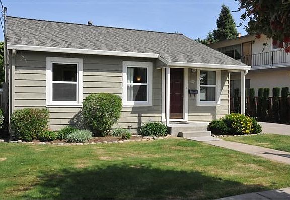 3rd image of 160 Waverly St