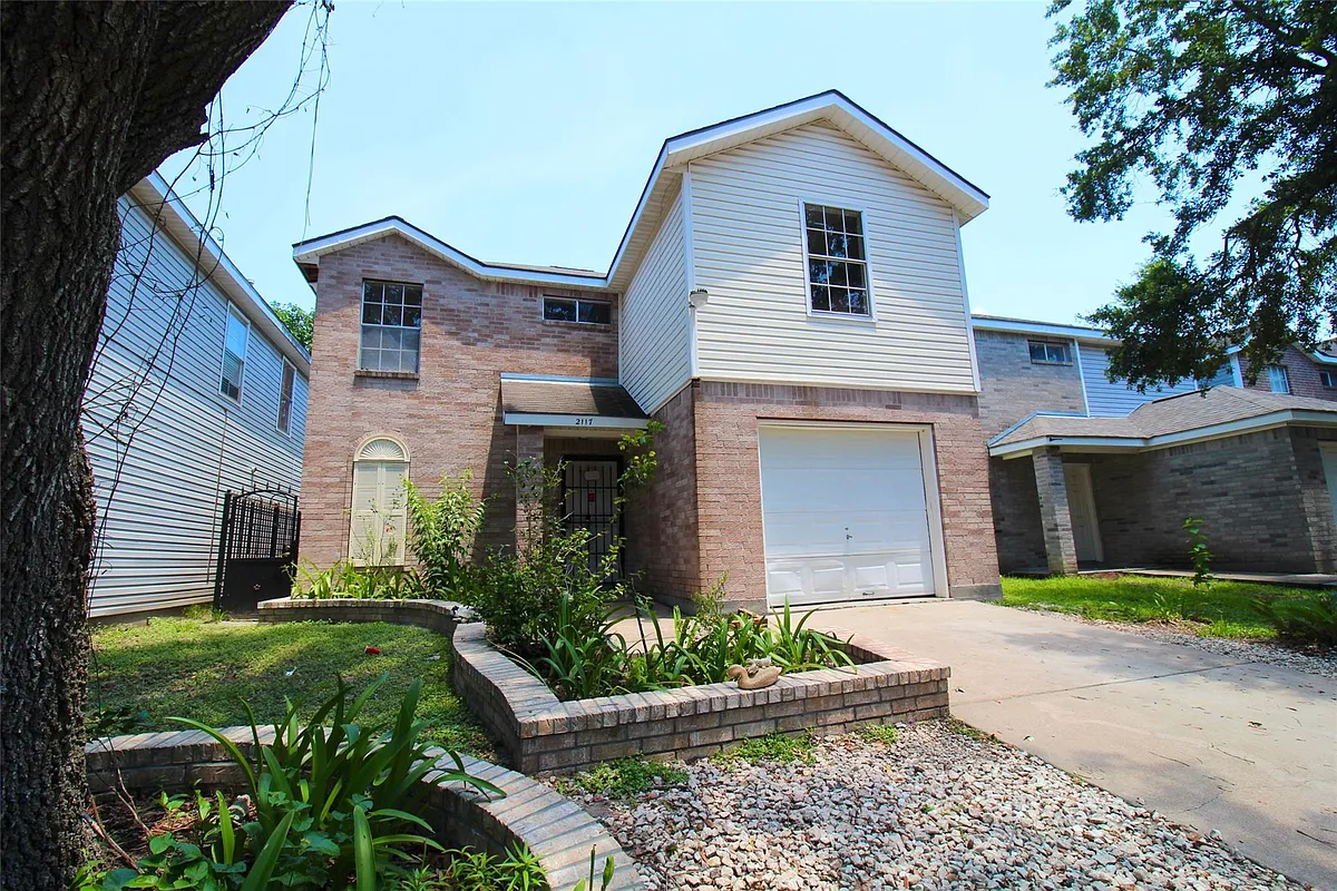 Building Photo - 2117 Whittier Dr