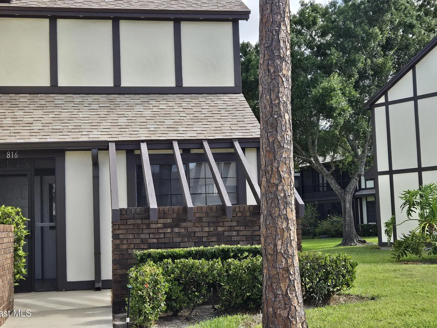 2 bed, 2.0 bath, 1319 sqft, $1,900 — Photo 1