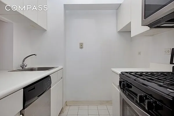 Rented by Compass | media 9