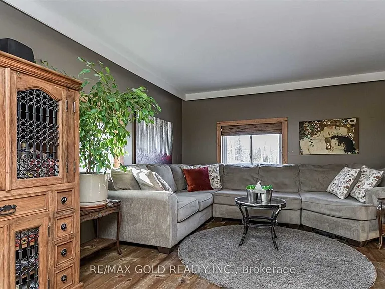 5135 Trafalgar Rd — Photo 5