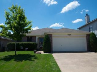 1045 Triple Crown Dr, Fort Worth, TX 76179