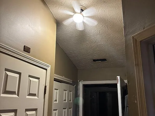 9309 S Pointe Retreat Dr, Bloomington, IN 47401