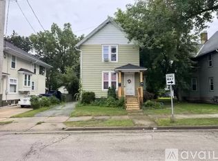 211 E Park Ave #2, Waukesha, WI 53186