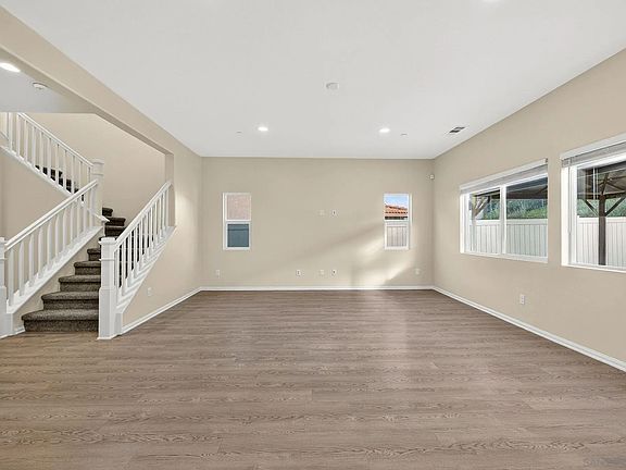 5th image of 35875 Esperia Way