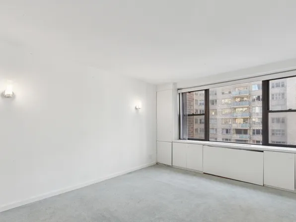 305 East 40th Street image 15 of 23