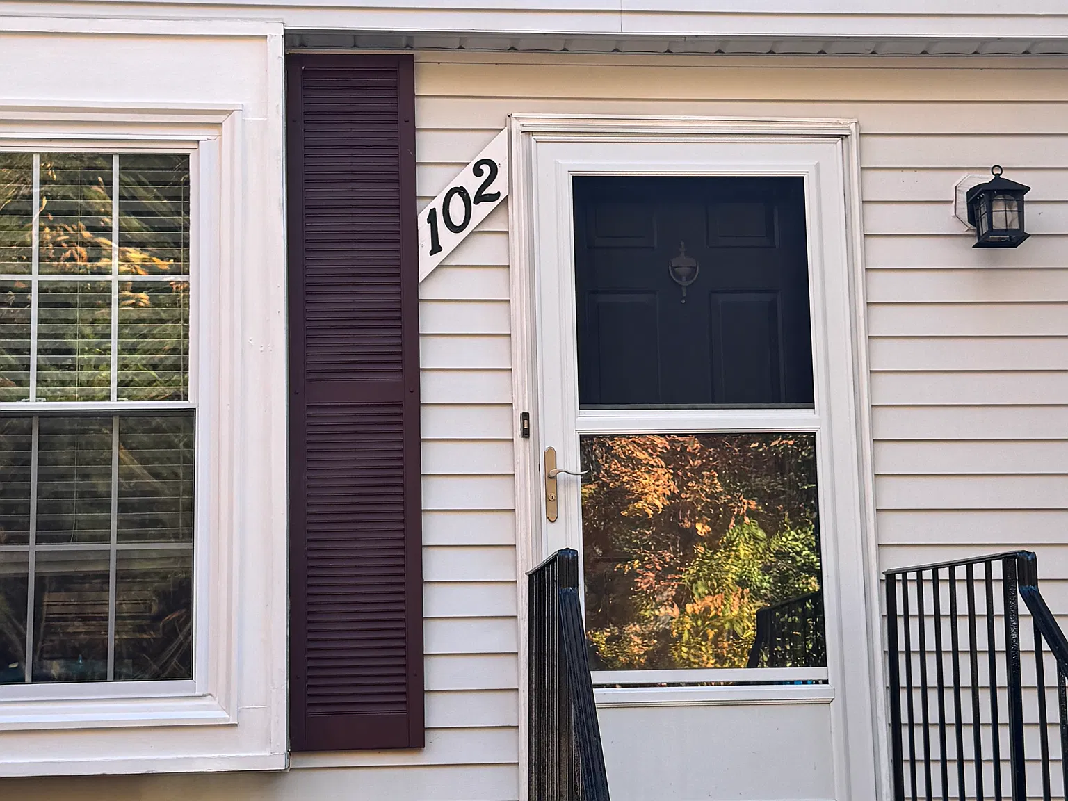 3 bed, 2.5 bath, 1361 sqft, $1,900 — Photo 2