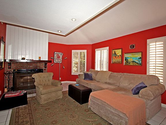 2nd image of 303 Windward Ave
